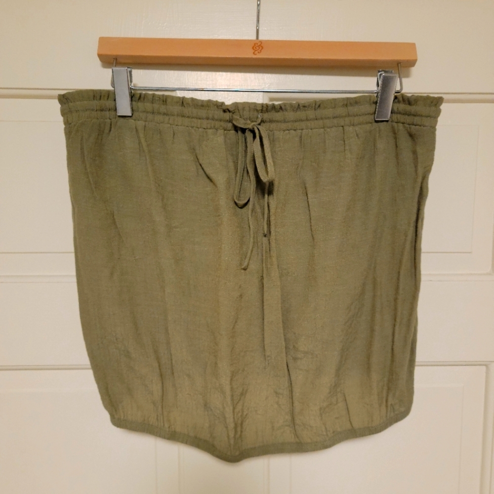 NY & Company haltet top - Size Medium